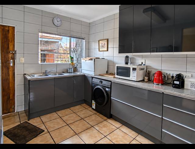 2 BEDROOM TOWNHOUSE FOR SALE IN THREE RIVERS